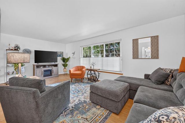 629 E Fox Hills Drive 44, Bloomfield Hills, MI 48304