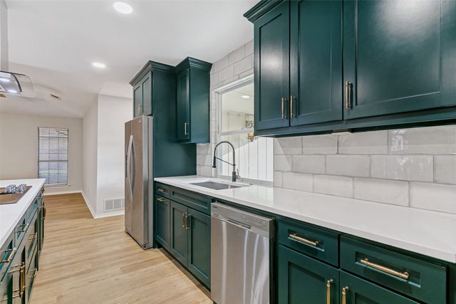 1617 Century Oaks Drive, Lewisville, TX 75077