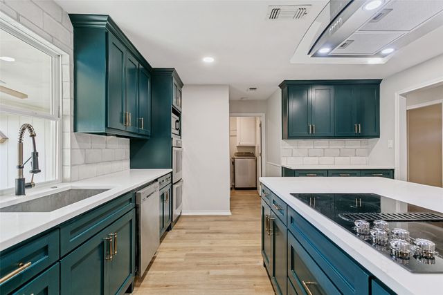 1617 Century Oaks Drive, Lewisville, TX 75077