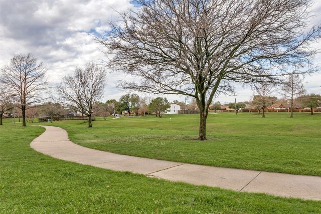 1617 Century Oaks Drive, Lewisville, TX 75077