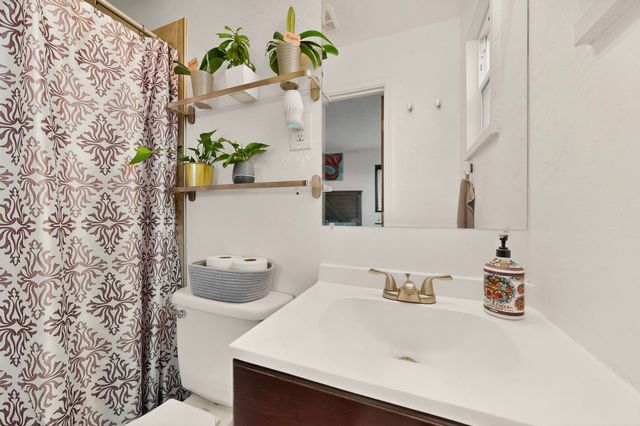 10516 Love Avenue NE, Albuquerque, NM 87112