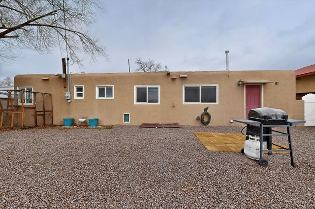 10516 Love Avenue NE, Albuquerque, NM 87112