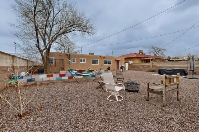 10516 Love Avenue NE, Albuquerque, NM 87112