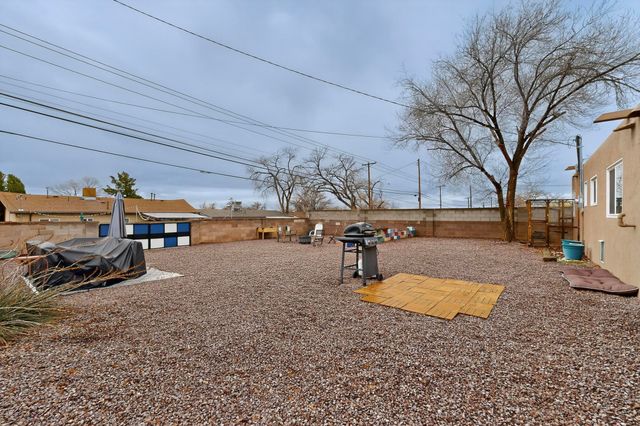 10516 Love Avenue NE, Albuquerque, NM 87112