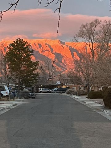 10516 Love Avenue NE, Albuquerque, NM 87112