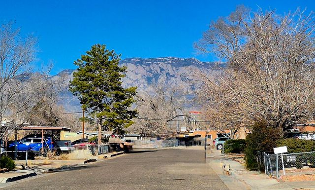 10516 Love Avenue NE, Albuquerque, NM 87112