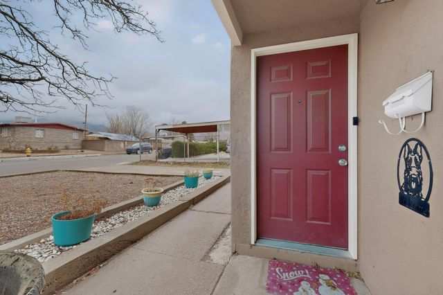 10516 Love Avenue NE, Albuquerque, NM 87112