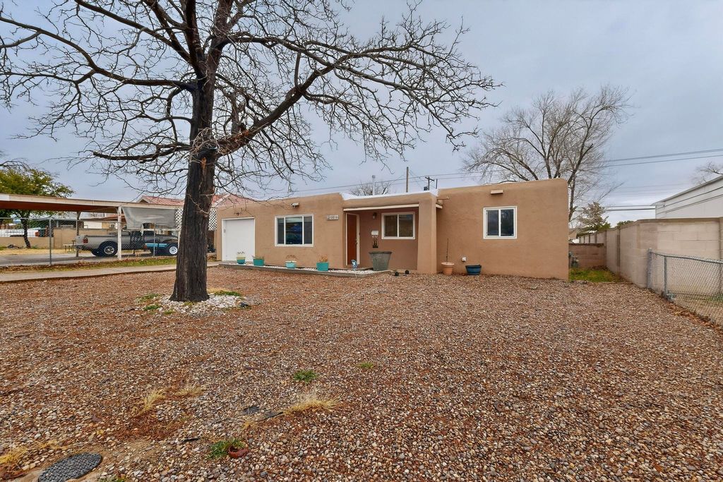 10516 Love Avenue NE, Albuquerque, NM 87112