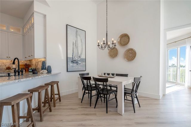 1540 Clermont DR F-305, Naples, FL 34109