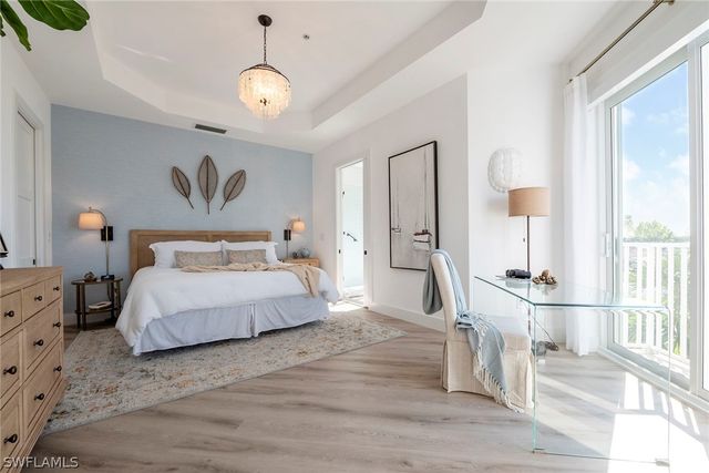 1540 Clermont DR F-305, Naples, FL 34109