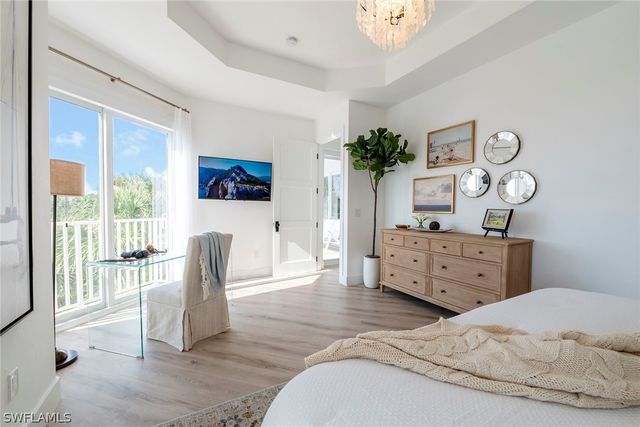 1540 Clermont DR F-305, Naples, FL 34109