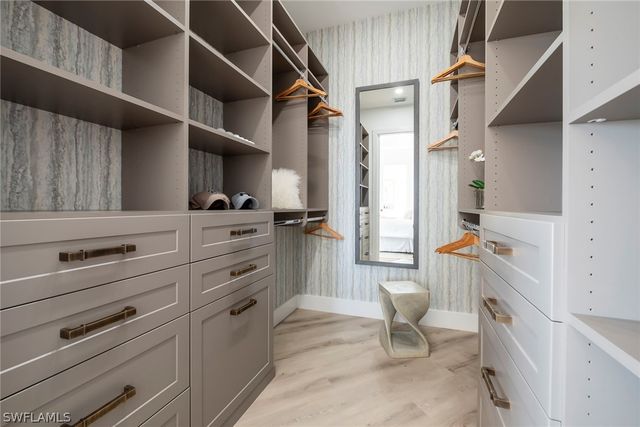 1540 Clermont DR F-305, Naples, FL 34109