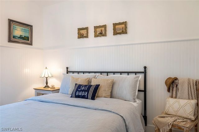 1540 Clermont DR F-305, Naples, FL 34109