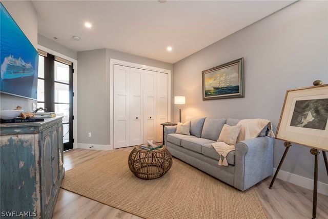 1540 Clermont DR F-305, Naples, FL 34109