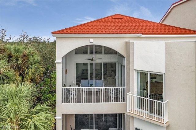 1540 Clermont DR F-305, Naples, FL 34109