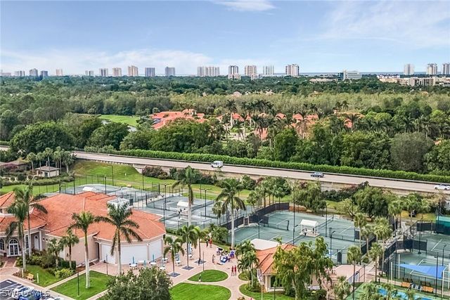 1540 Clermont DR F-305, Naples, FL 34109