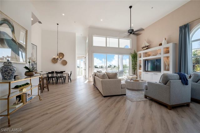 1540 Clermont DR F-305, Naples, FL 34109