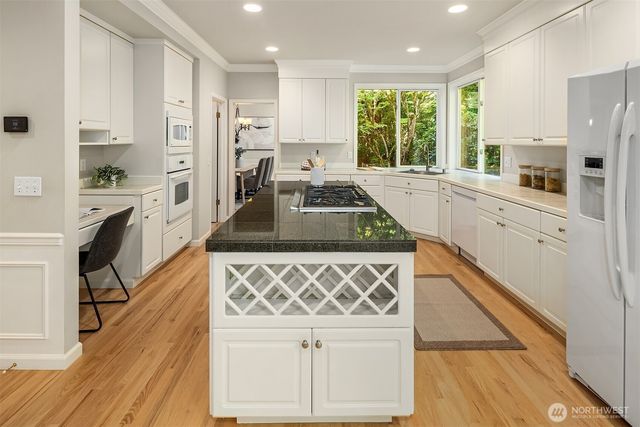2736 258th Place SE, Sammamish, WA 98075