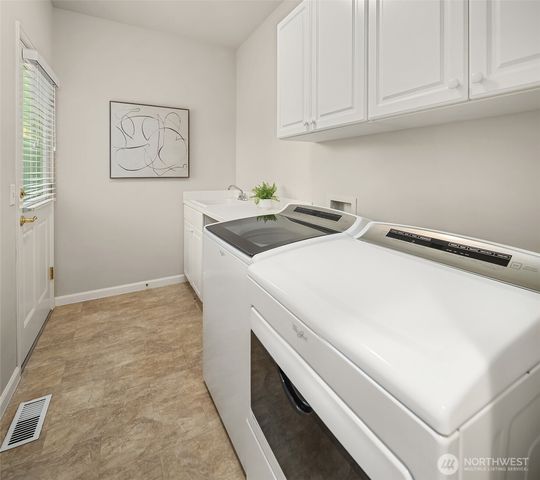2736 258th Place SE, Sammamish, WA 98075