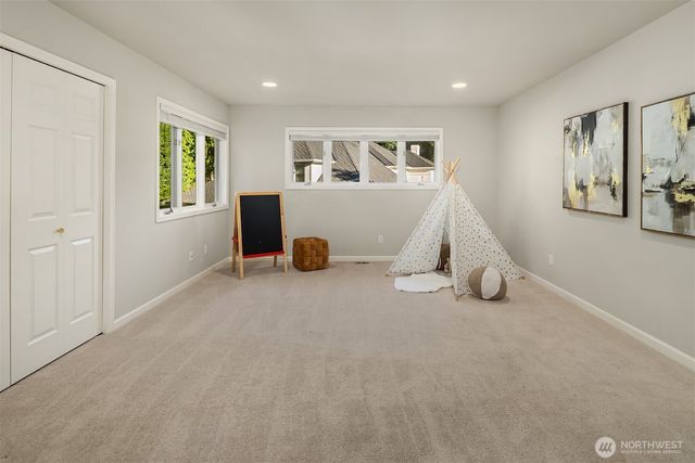 2736 258th Place SE, Sammamish, WA 98075