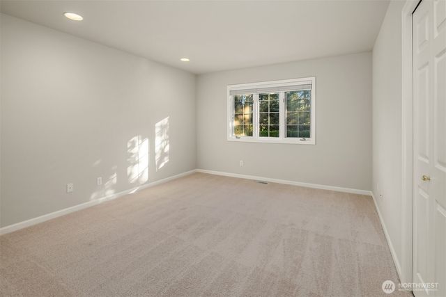 2736 258th Place SE, Sammamish, WA 98075