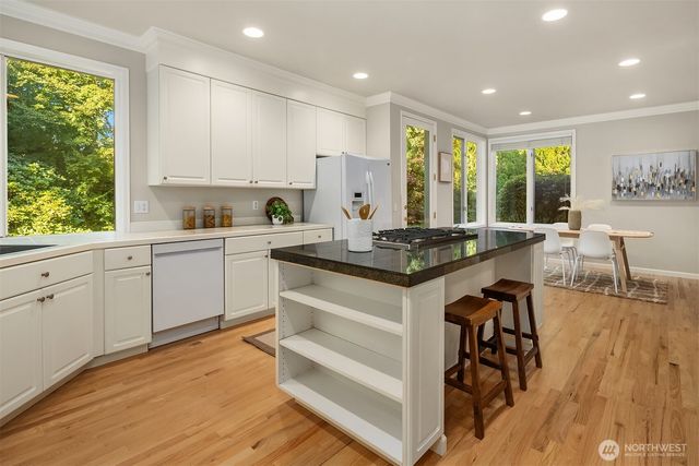 2736 258th Place SE, Sammamish, WA 98075