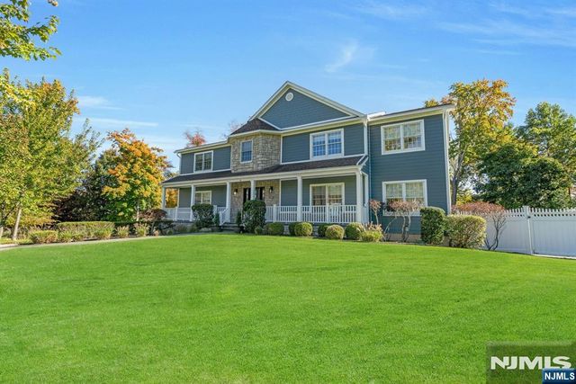 18 Heritage Lane, Mahwah, NJ 07430