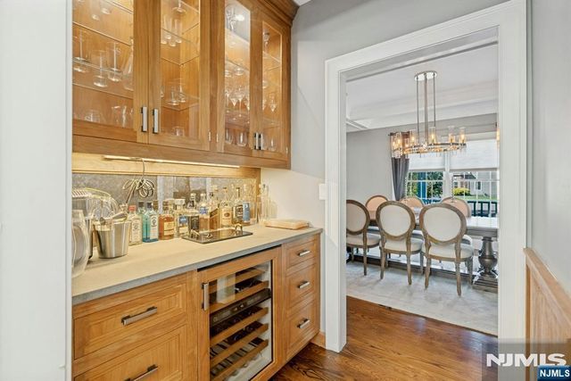 18 Heritage Lane, Mahwah, NJ 07430