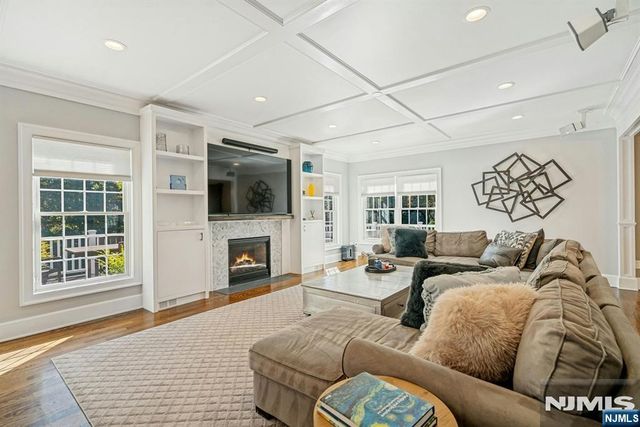 18 Heritage Lane, Mahwah, NJ 07430