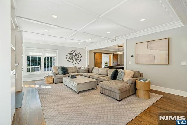 18 Heritage Lane, Mahwah, NJ 07430