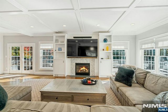 18 Heritage Lane, Mahwah, NJ 07430