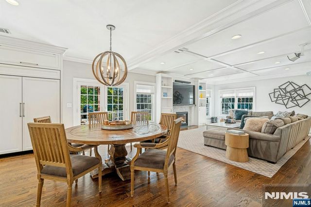 18 Heritage Lane, Mahwah, NJ 07430