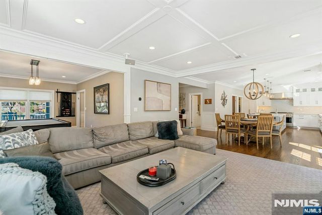 18 Heritage Lane, Mahwah, NJ 07430