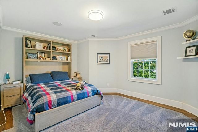 18 Heritage Lane, Mahwah, NJ 07430