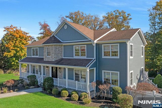 18 Heritage Lane, Mahwah, NJ 07430