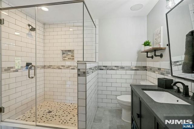 18 Heritage Lane, Mahwah, NJ 07430
