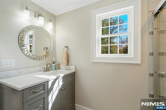 18 Heritage Lane, Mahwah, NJ 07430