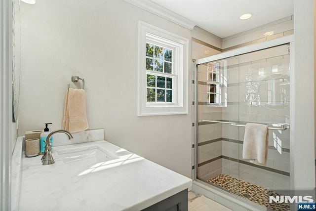 18 Heritage Lane, Mahwah, NJ 07430
