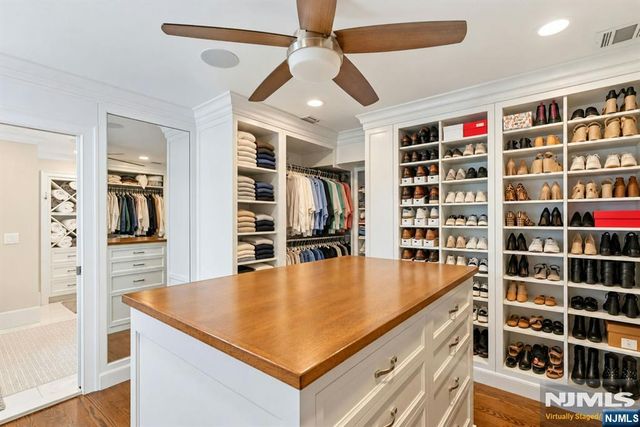 18 Heritage Lane, Mahwah, NJ 07430