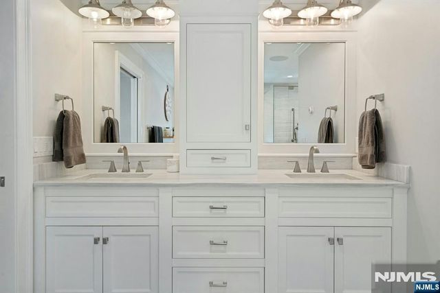 18 Heritage Lane, Mahwah, NJ 07430