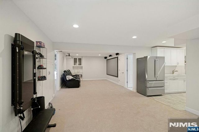 18 Heritage Lane, Mahwah, NJ 07430