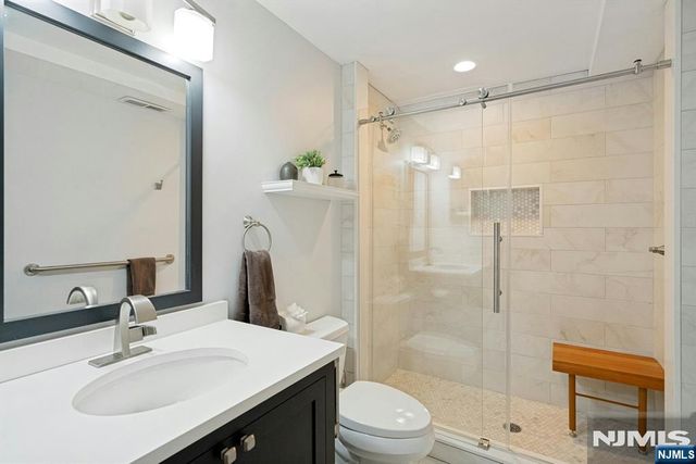 18 Heritage Lane, Mahwah, NJ 07430