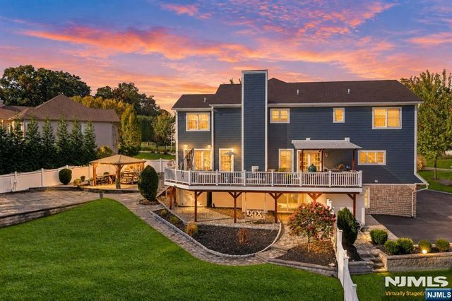 18 Heritage Lane, Mahwah, NJ 07430