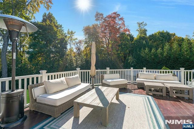 18 Heritage Lane, Mahwah, NJ 07430