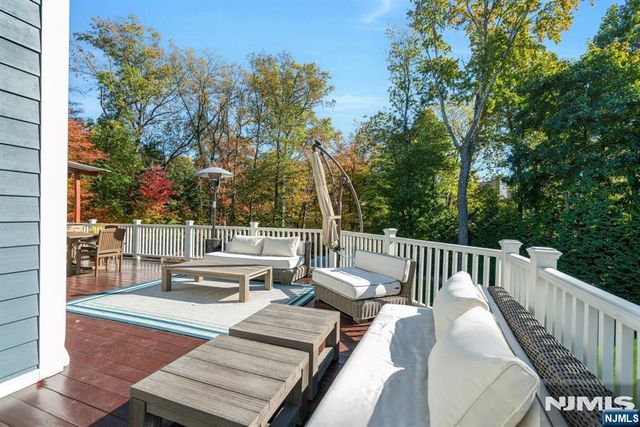 18 Heritage Lane, Mahwah, NJ 07430
