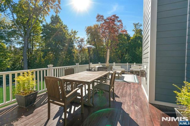 18 Heritage Lane, Mahwah, NJ 07430