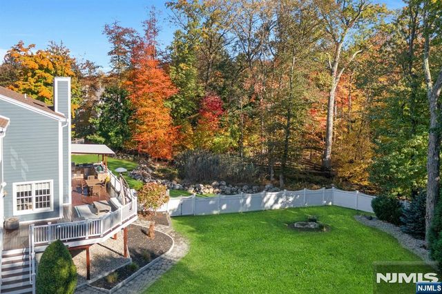 18 Heritage Lane, Mahwah, NJ 07430
