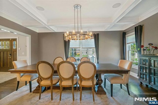 18 Heritage Lane, Mahwah, NJ 07430