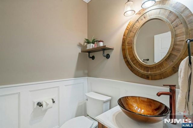 18 Heritage Lane, Mahwah, NJ 07430