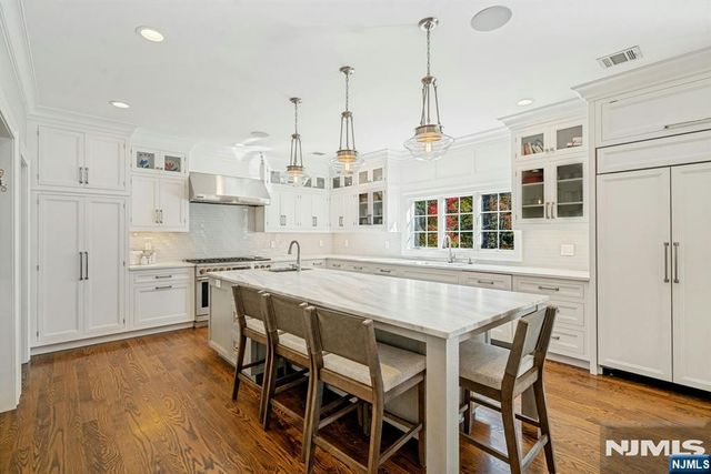 18 Heritage Lane, Mahwah, NJ 07430